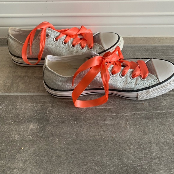 Women’s Converse - Picture 2 of 6